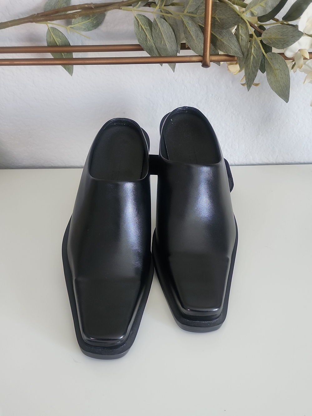 Men's Or Women Black Slip-On Leather Square-Toe Loafers — Sleek Minimal Design
